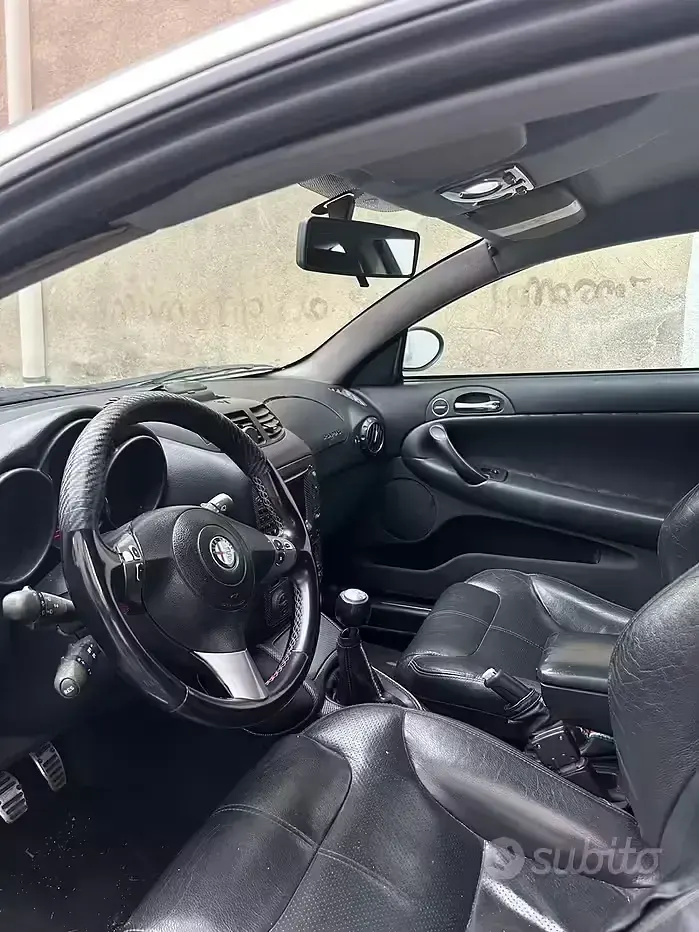 Usata Alfa Romeo GT 150 CV (110 kW) 2005 Grigio Coupé