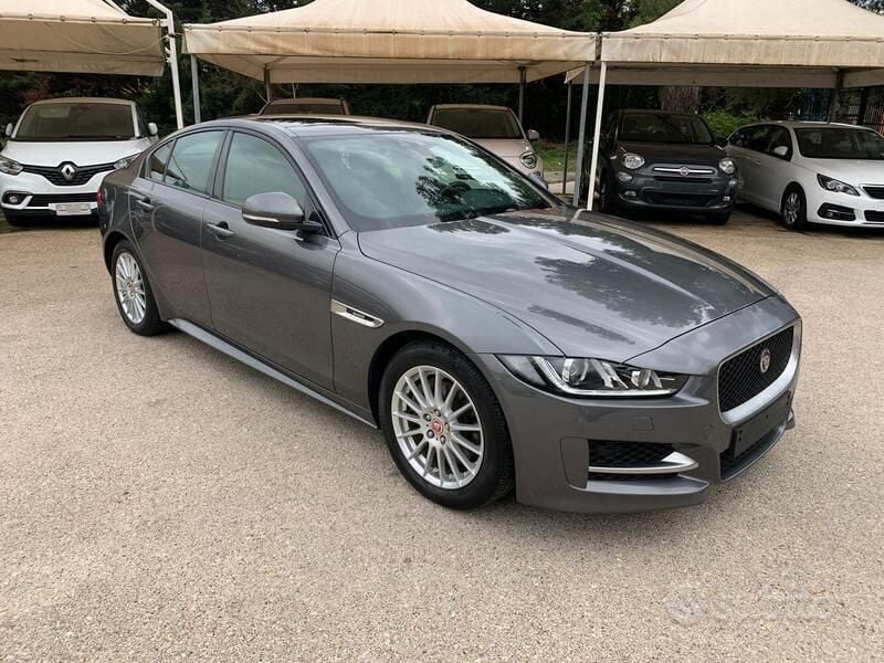 Usata Jaguar XE R-Sport 163 CV (119 kW) 2018 Grigio Berlina
