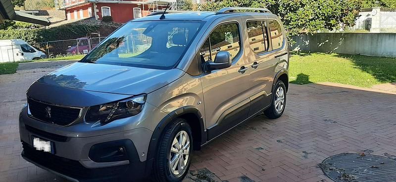 Usata Peugeot Rifter Allure 131 CV (96 kW) 2020 Grigio Monovolume