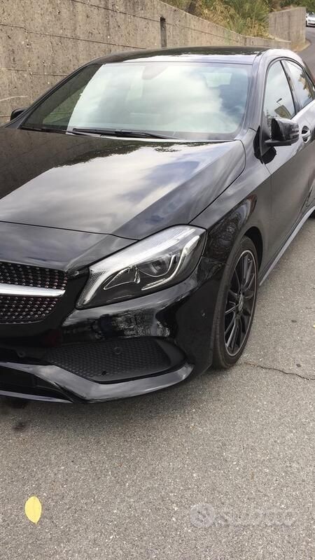 Nero Usata 2017 Mercedes A180 Premium Tre volumi | 21.000 € (Molto cara) - Immagine 1/4