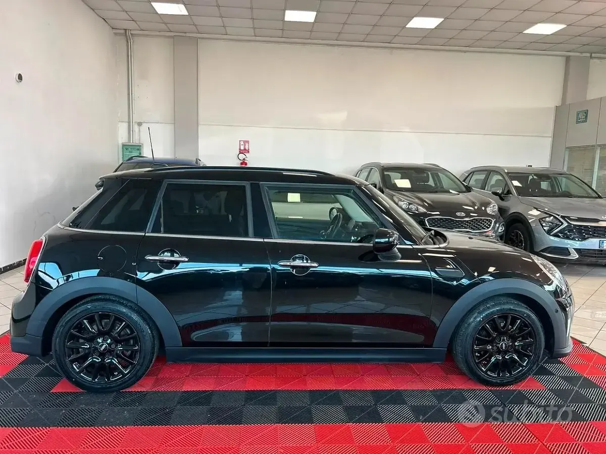 Usata Mini ONE Business 102 CV (75 kW) 2021 Nero Utilitaria