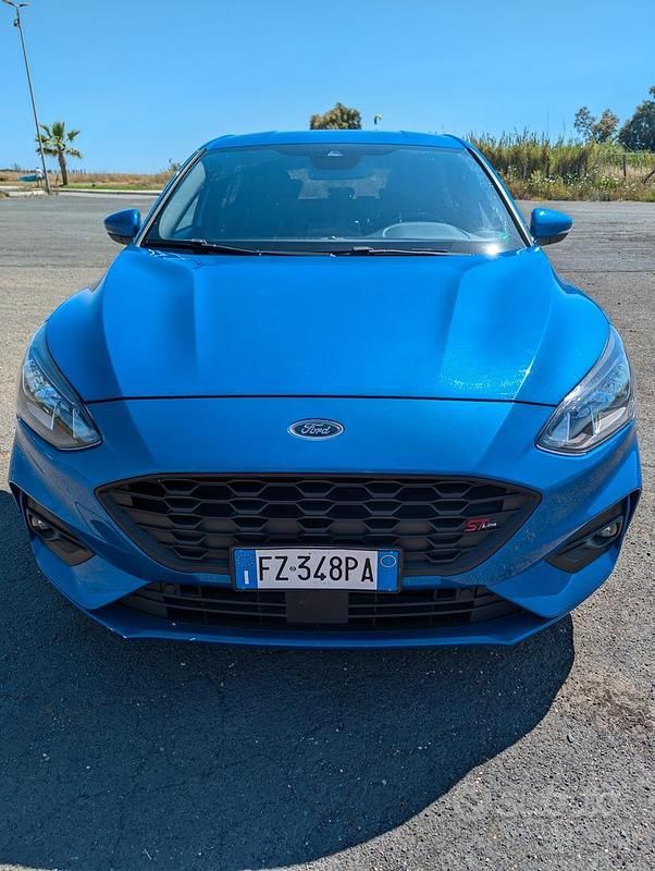 Blu Usata 2021 Ford Focus ST-Line Berlina | 18.000 € (Cara) - Immagine 1/4