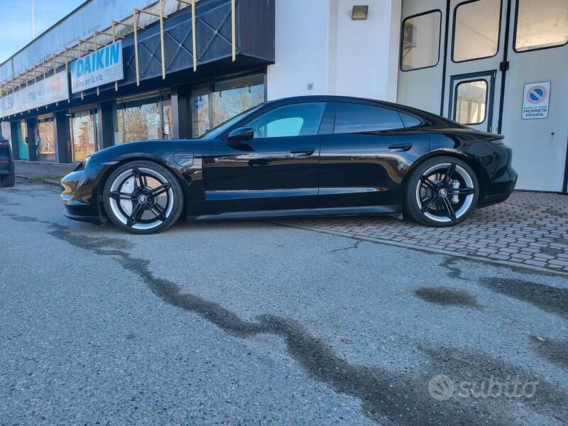 Usata 2020 Porsche Taycan 4S Performance Package Tre volumi | 68.500 € (Buon prezzo) - Immagine 1/4