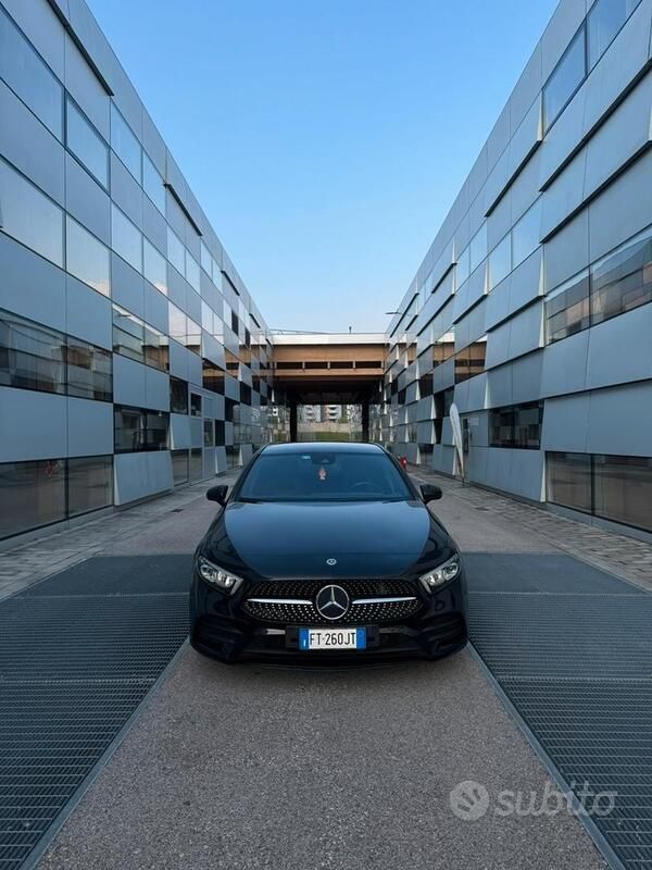 Usata Mercedes A180 Premium 116 CV (85 kW) 2018 Nero Berlina
