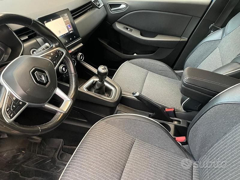 Usata Renault Clio V 100 CV (73 kW) 2020 Blu Berlina