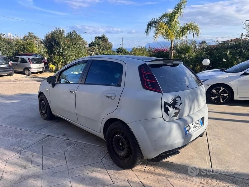 Grigio Usata 2007 Fiat Grande Punto Due volumi | 999 € (Super prezzo) - Immagine 1/4