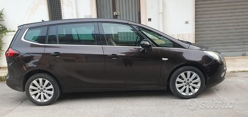 Usata Opel Zafira 150 CV (110 kW) 2014 Marrone Monovolume