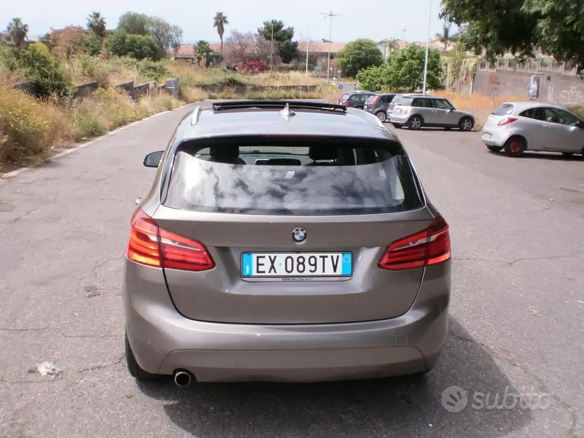 Usata BMW 218 Sport Line 150 CV (110 kW) 2015 Grigio Station wagon