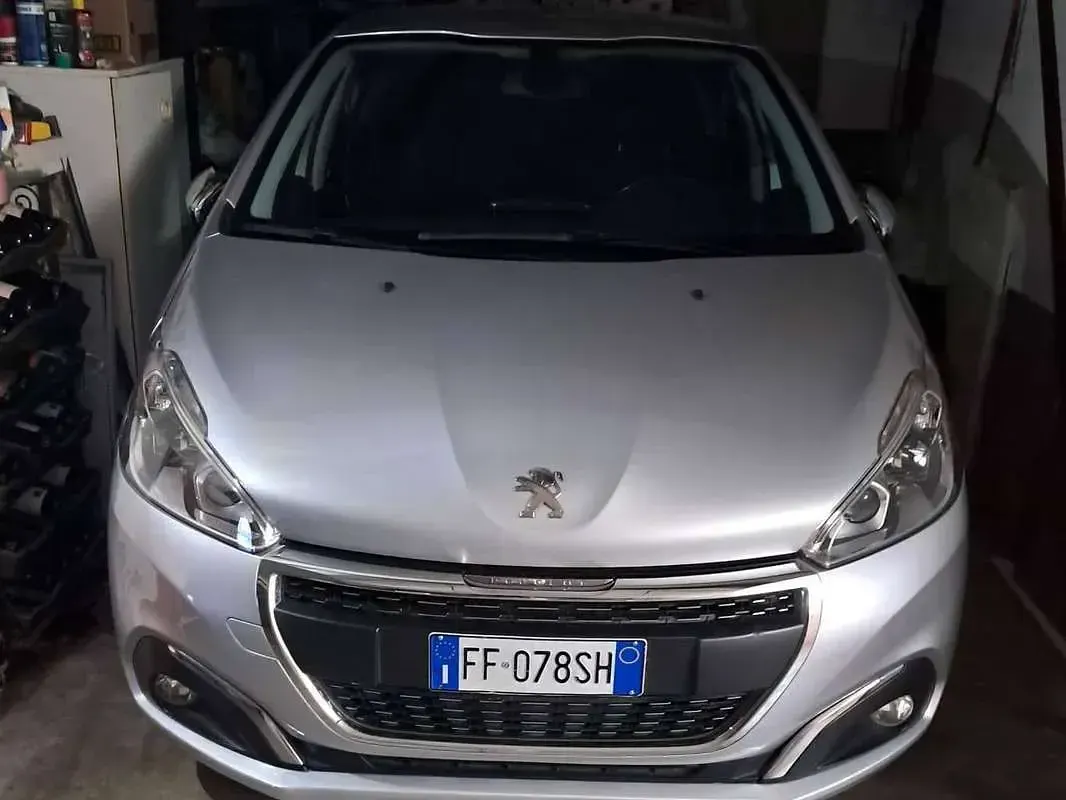 Usata Peugeot 208 Allure 82 CV (60 kW) 2016 Argento Utilitaria