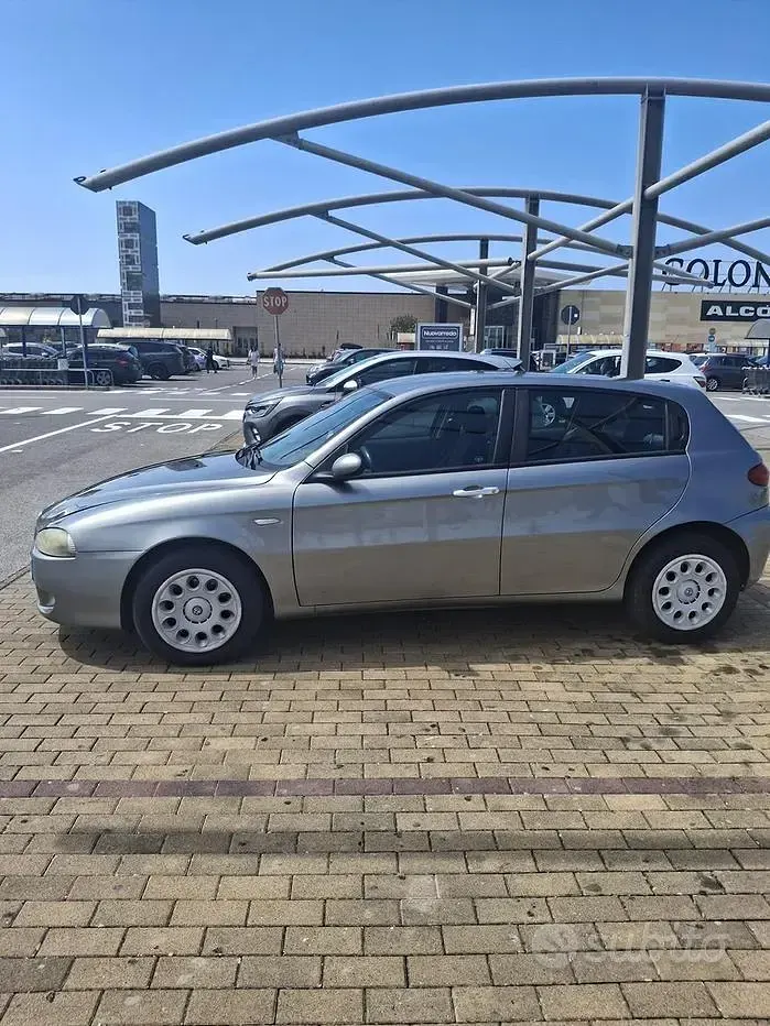 Usata Alfa Romeo 147 120 CV (88 kW) 2006 Utilitaria