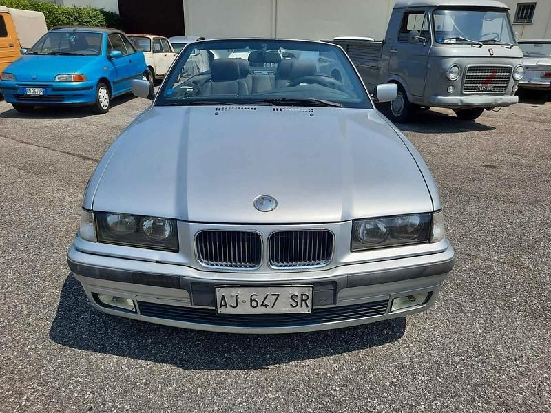 Usata BMW 320 Cabriolet Efficient Dynamics 285 CV (209 kW) 1995 Argento Cabrio