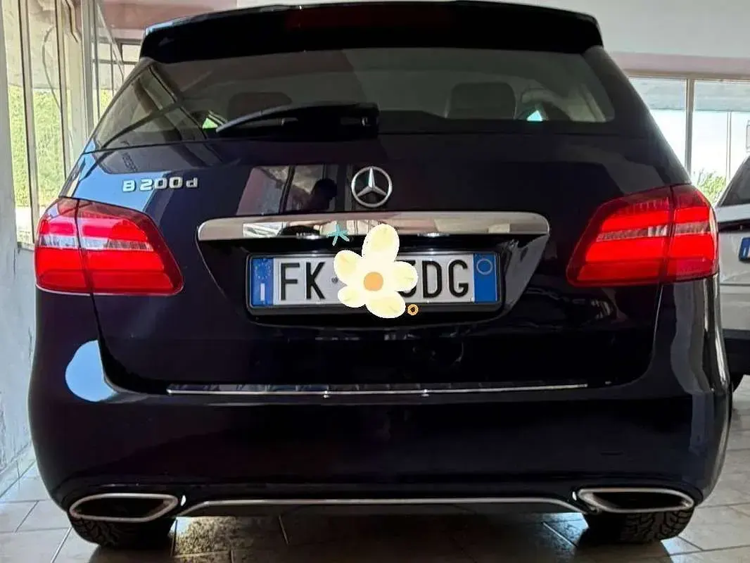 Usata Mercedes B200 136 CV (100 kW) 2017 Blu/azzurro Utilitaria