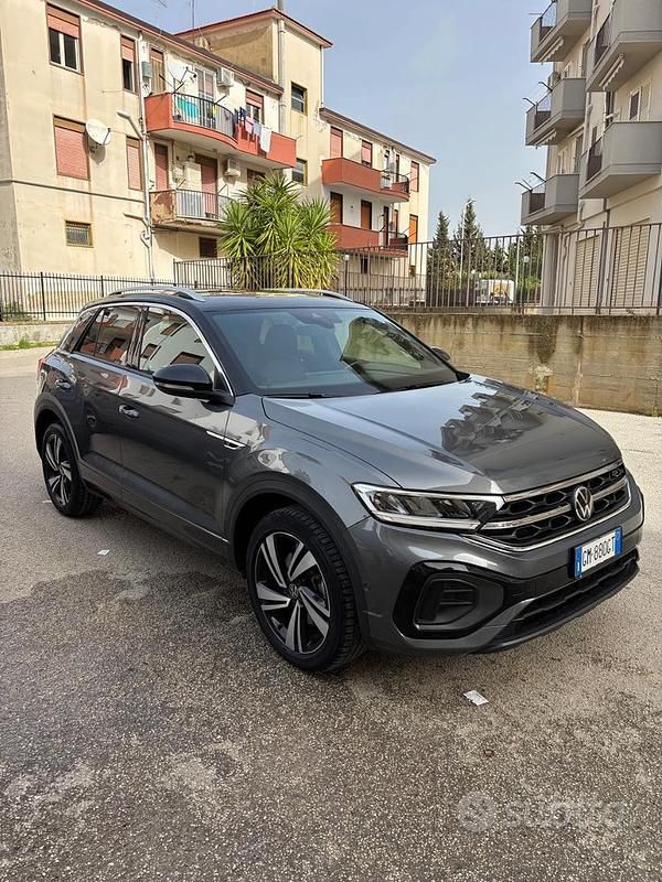 Usata VW T-Roc R-line 150 CV (110 kW) 2023 Grigio SUV