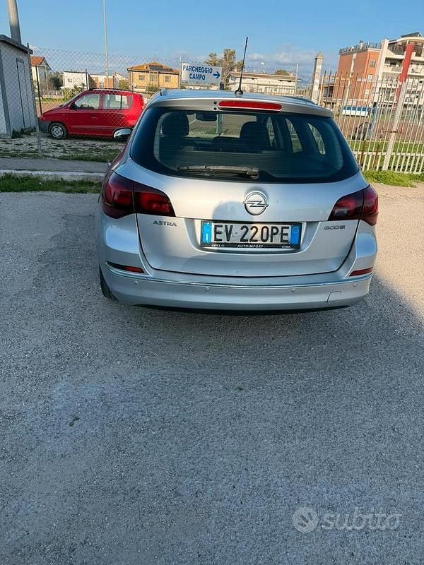 Usata Opel Astra S 131 CV (96 kW) 2014 Grigio Station wagon
