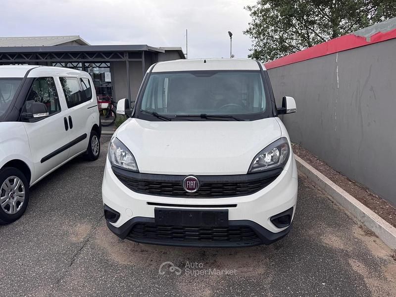 Bianco Usata 2019 Fiat Doblò Monovolume | 13.500 € (Molto cara) - Immagine 1/4