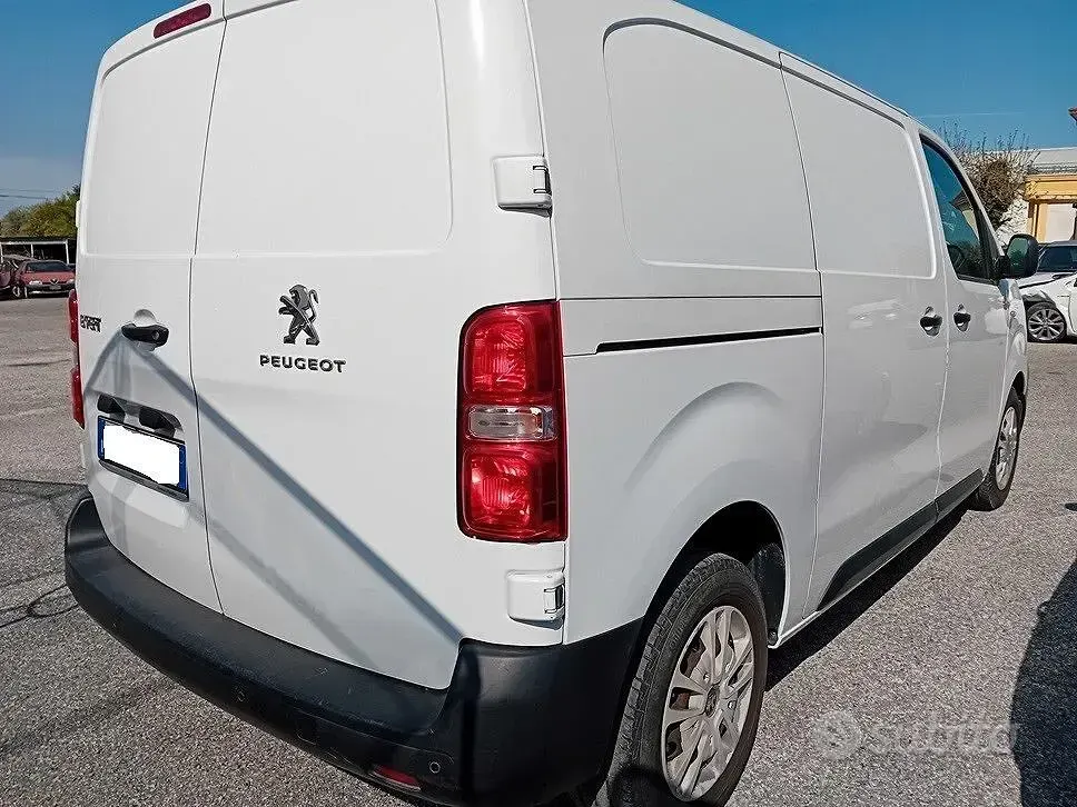 Gebraucht Peugeot Expert Premium 122 PS (89 kW) 2018 Weiß Van