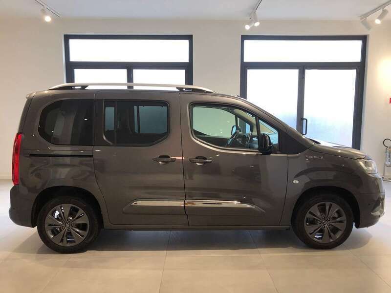 Gebraucht Toyota Proace Verso City 100 kW (136 PS) 2023 Grau Kombi