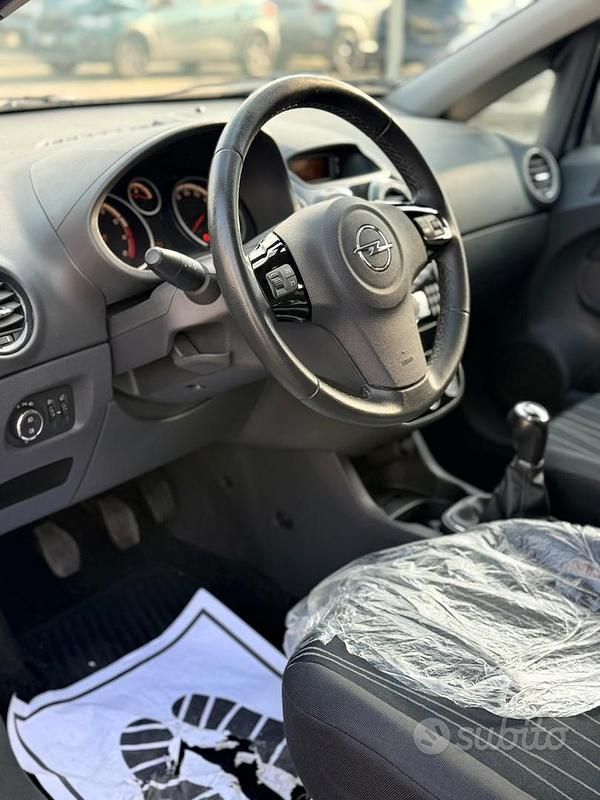Usata Opel Corsa 85 CV (62 kW) 2010 Grigio Utilitaria
