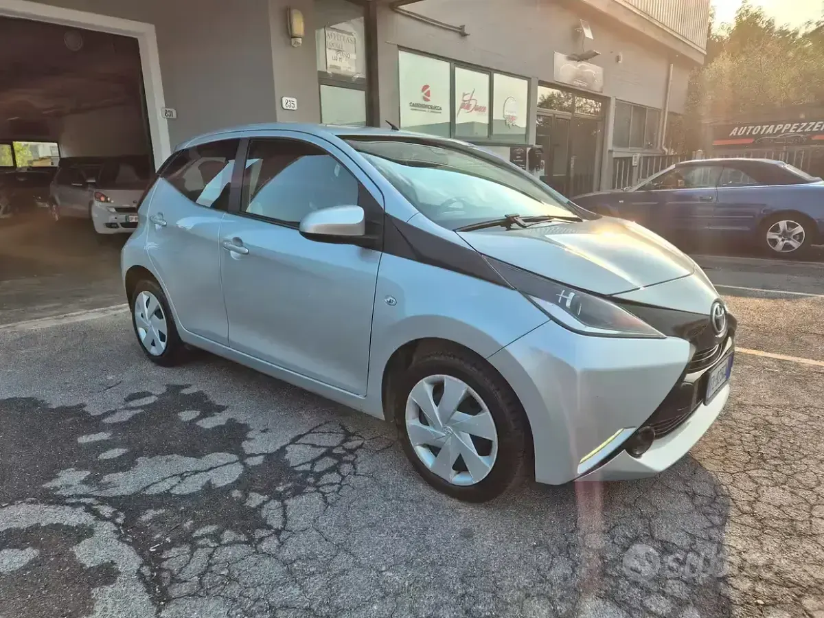 Usata Toyota Aygo Cool 69 CV (50 kW) 2017 Grigio Utilitaria