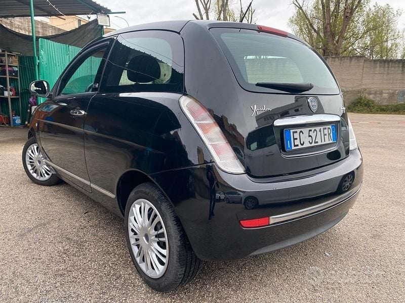 Usata Lancia Ypsilon 75 CV (55 kW) 2011 Nero Utilitaria