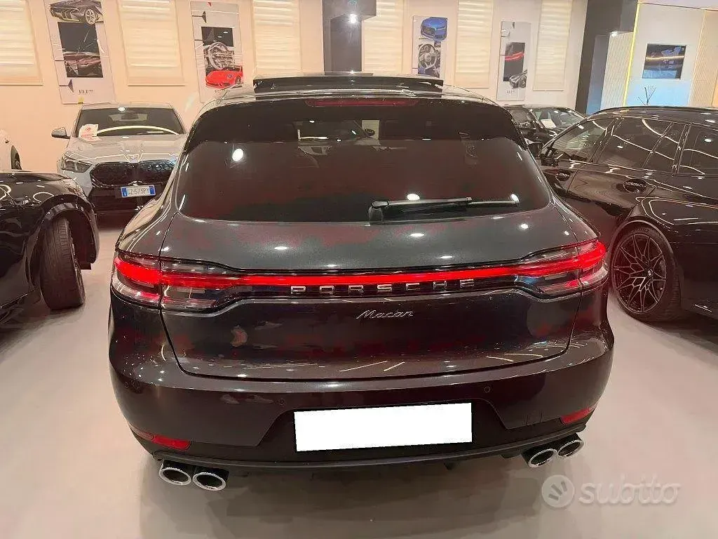 Usata Porsche Macan 245 CV (180 kW) 2021 Grigio scuro metallizzato SUV