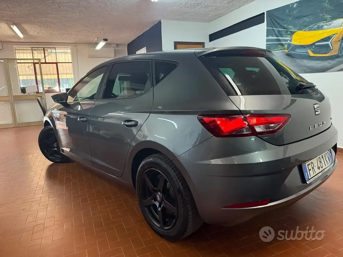 Usata Seat Leon Business 110 CV (80 kW) 2018 Grigio Berlina