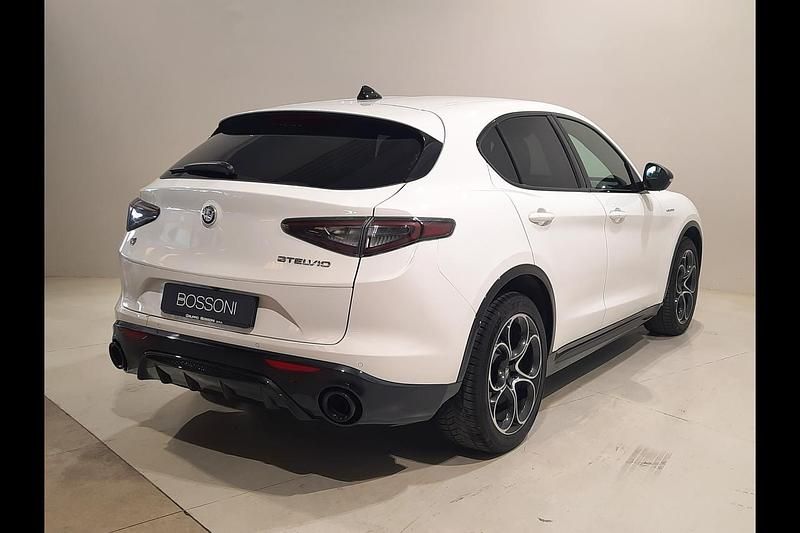 Usata Alfa Romeo Stelvio Veloce 209 CV (153 kW) 2024 Bianco SUV