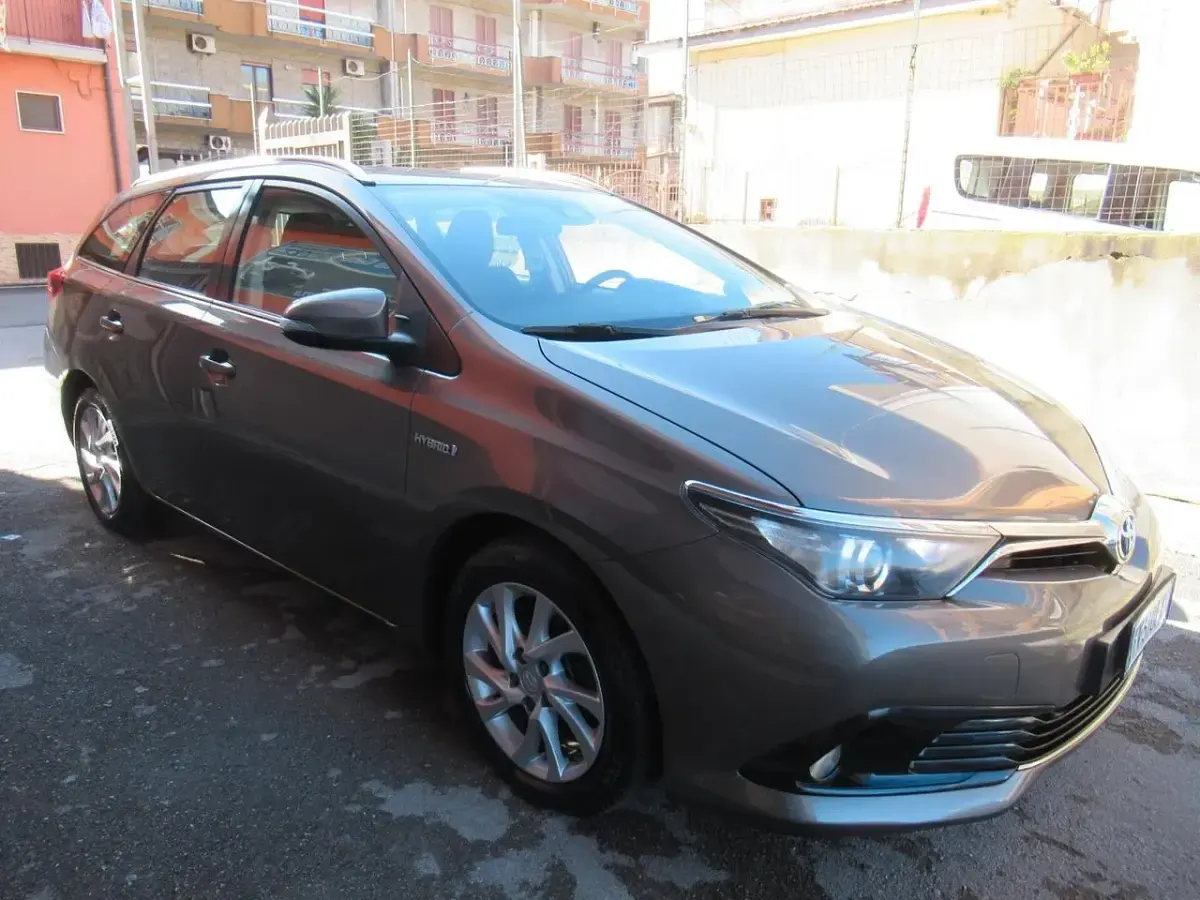 Usata Toyota Auris Touring Sports Lounge 99 CV (72 kW) 2019 Grigio Station wagon