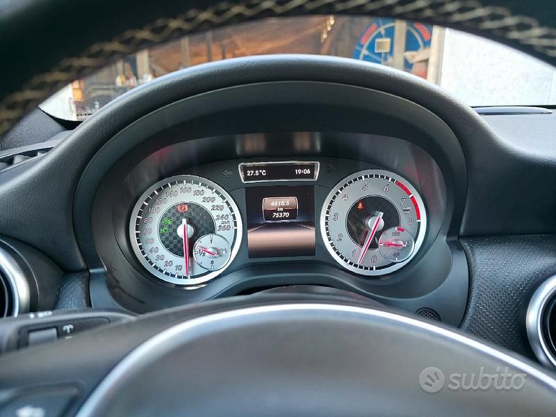 Grigio Usata 2015 Mercedes A180 Tre volumi | 14.499 € - Immagine 1/4