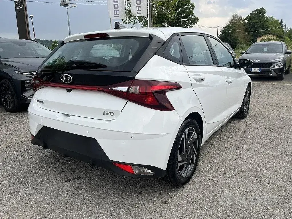 Usata Hyundai i20 83 CV (61 kW) 2022 Bianco Utilitaria