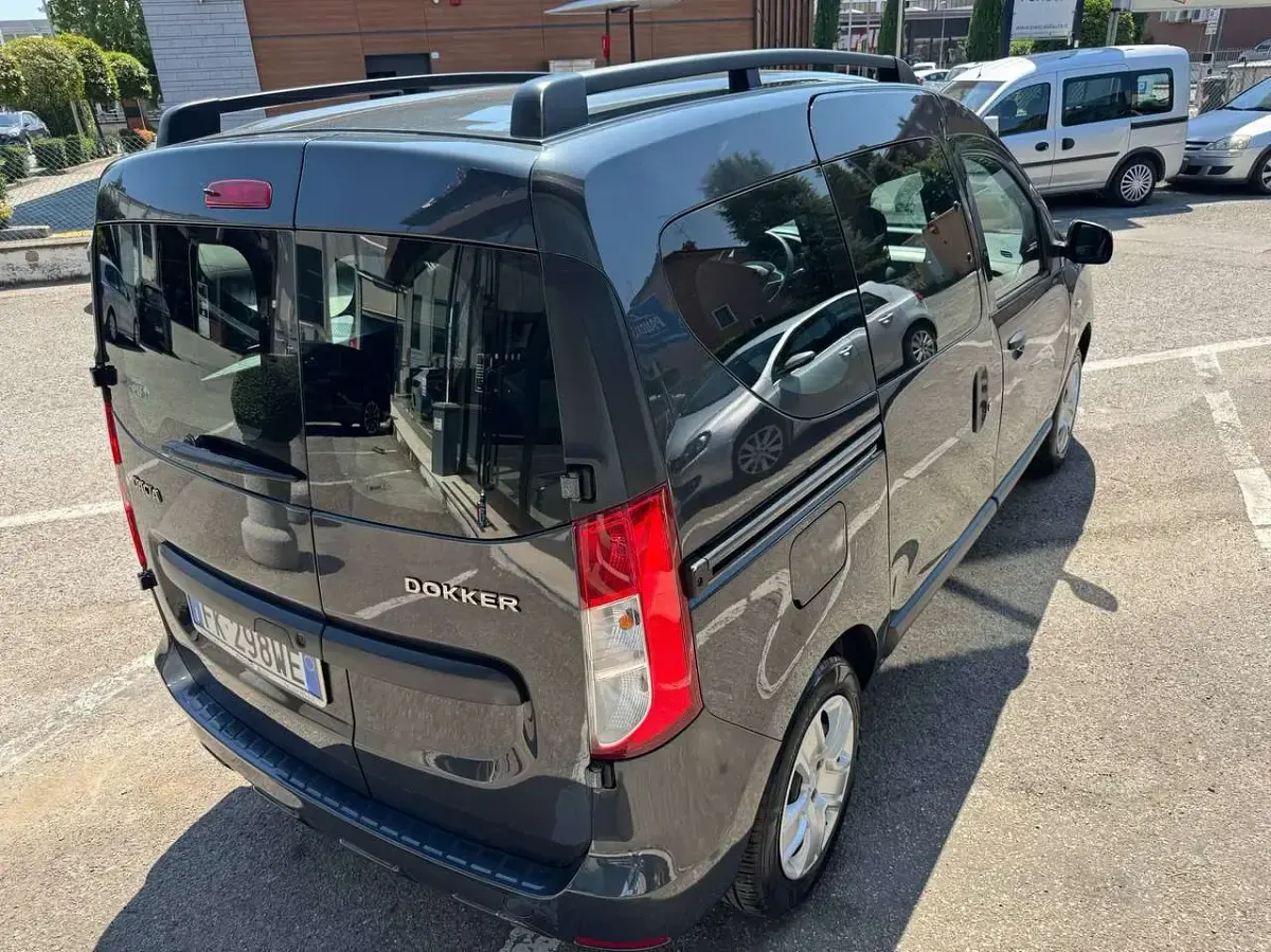 Usata Dacia Dokker Lauréate 102 CV (75 kW) 2017 Grigio Monovolume