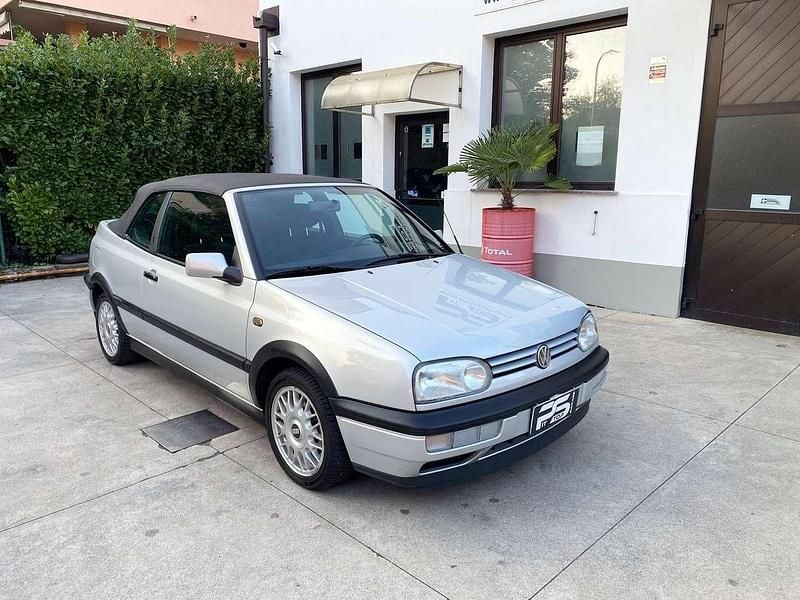 Usata VW Golf Cabriolet 101 CV (74 kW) 1998 Argento Cabrio