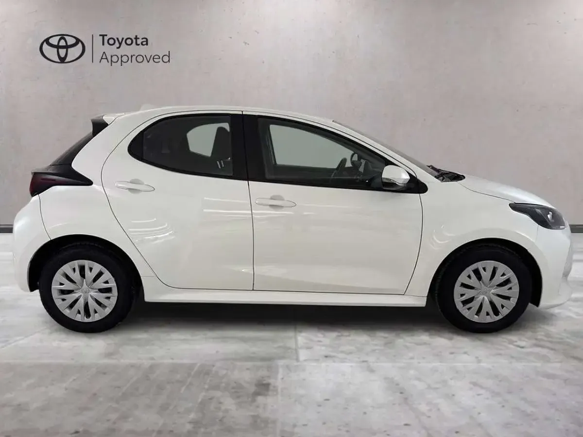 Usata Toyota Yaris 72 CV (52 kW) 2023 Bianco Utilitaria