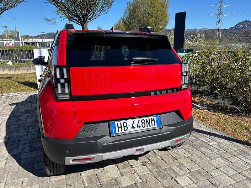 Nuova Fiat Grande Panda La Prima 101 CV (74 kW) 2026 Rosso Utilitaria
