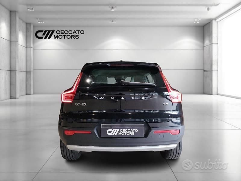 Usata Volvo XC40 Momentum 163 CV (119 kW) 2020 Nero SUV