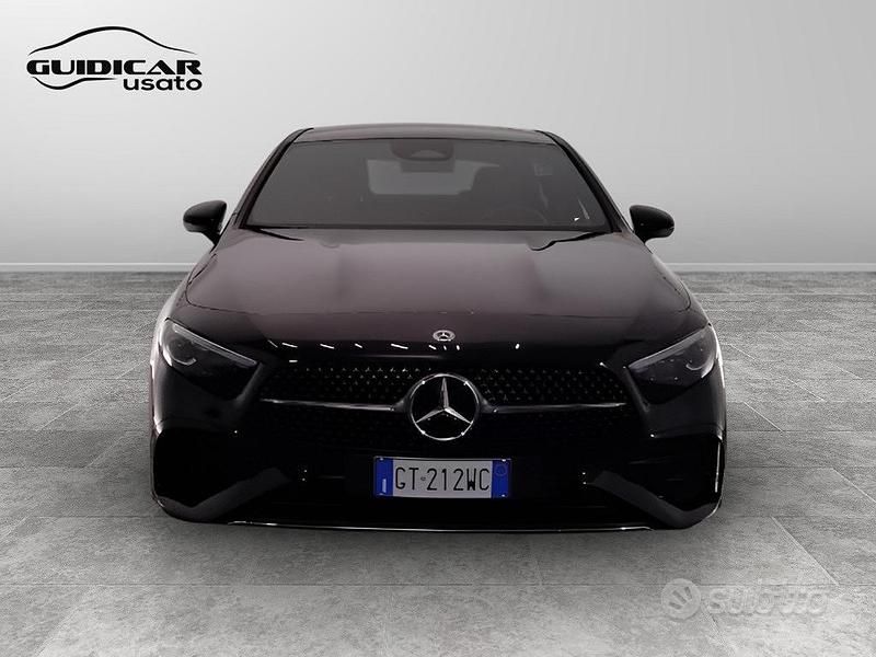 Usata Mercedes A180 AMG line 116 CV (85 kW) 2024 Nero Berlina