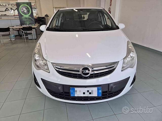 Usata Opel Corsa 86 CV (63 kW) 2012 Bianco pastello Utilitaria