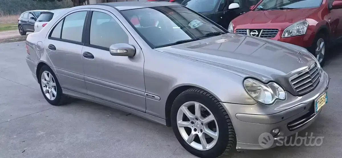 Usata Mercedes C220 Elegance 122 CV (89 kW) 2005 Grigio Berlina