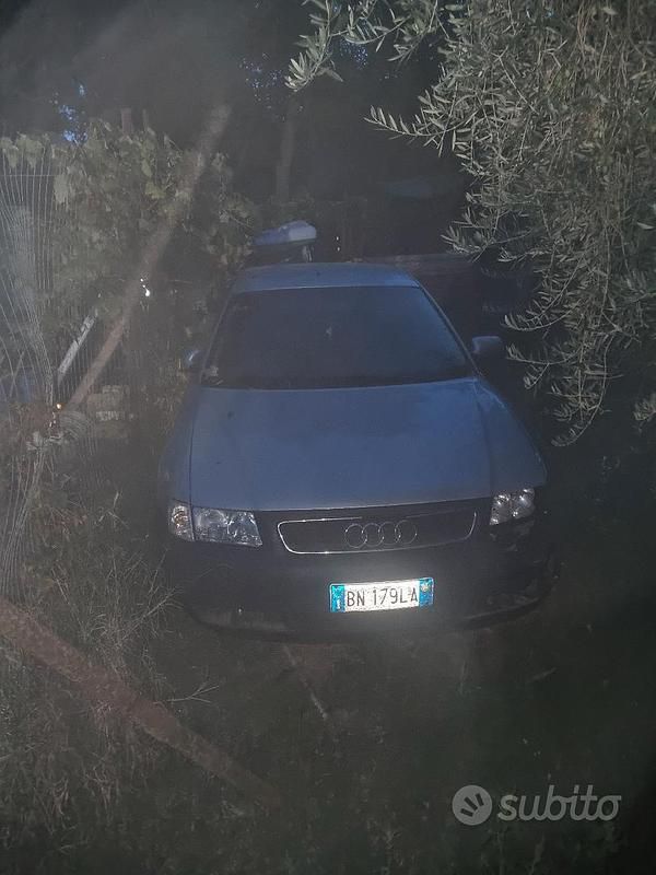 Grigio Usata 2000 Audi A3 Tre volumi | 500 € (Super prezzo) - Immagine 1/3