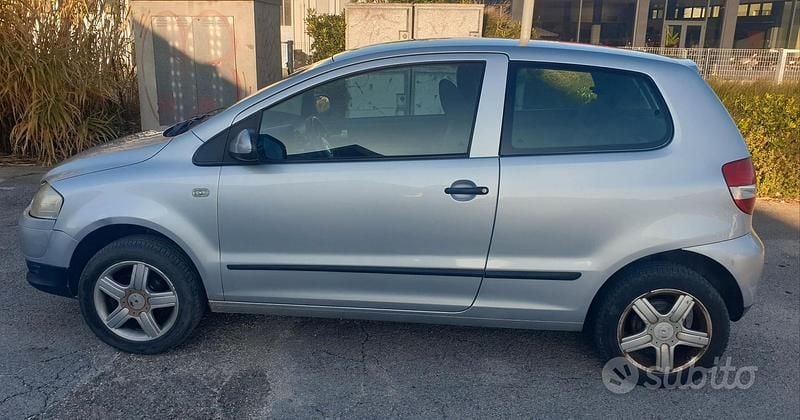 Usata VW Fox 75 CV (55 kW) 2006 Grigio Utilitaria