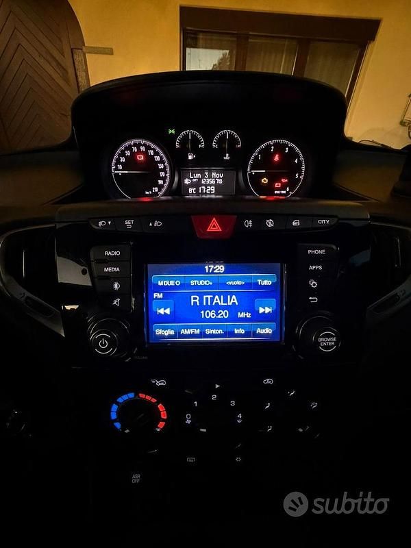 Usata Lancia Ypsilon 95 CV (69 kW) 2018 Nero Utilitaria