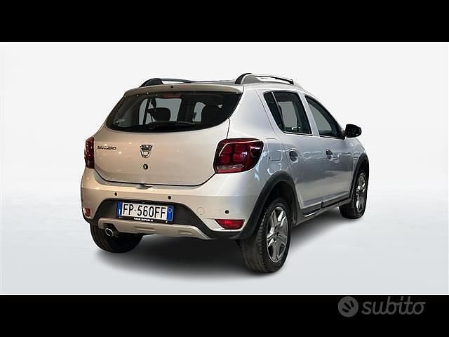 Usata Dacia Sandero Stepway 90 CV (66 kW) 2018 Grigio chiaro Berlina