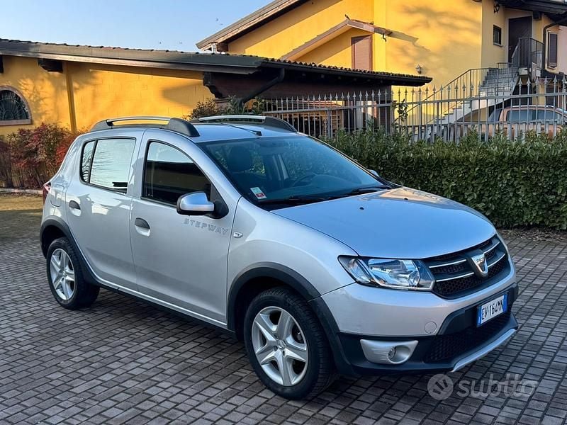Grigio Usata 2014 Dacia Sandero Tre volumi | 3600 € (Ottimo prezzo) - Immagine 1/4