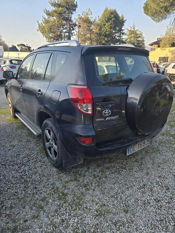 Usata Toyota RAV4 136 CV (100 kW) 2007 Nero SUV