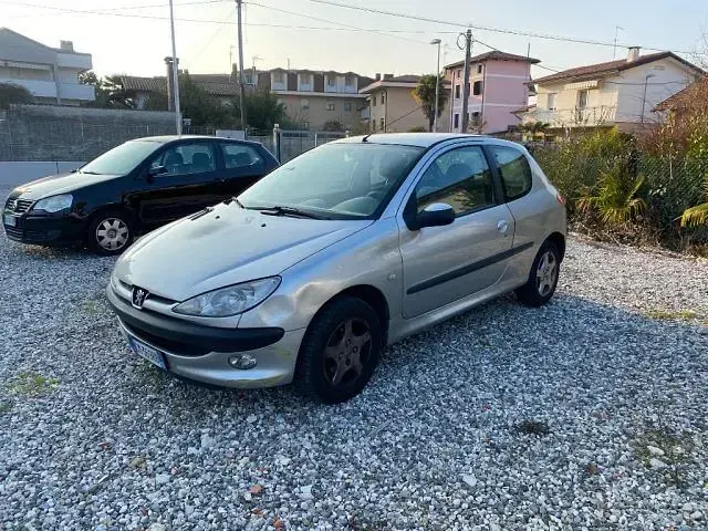 Begagnad Peugeot 206 75 HK (55 kW) 2004 Halvkombi