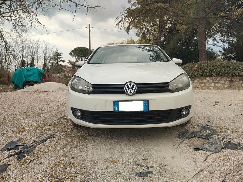Usata VW Golf VI 102 CV (75 kW) 2011 Bianco Utilitaria