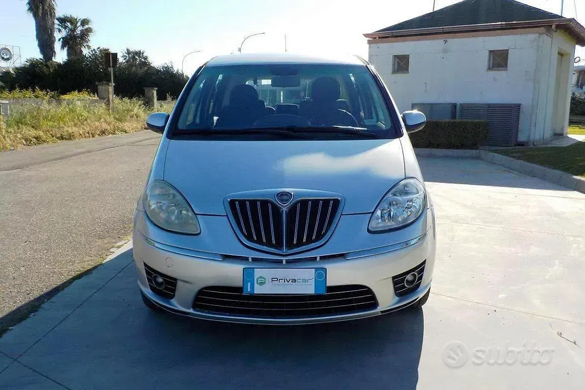 Usata Lancia Musa S 95 CV (69 kW) 2010 Grigio Monovolume