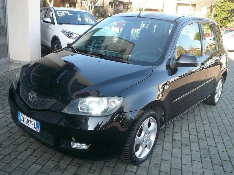 Usata Mazda 2 68 CV (50 kW) 2005 Nero Monovolume