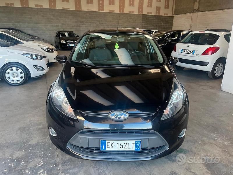 Usata Ford Fiesta 60 CV (44 kW) 2012 Blu Utilitaria