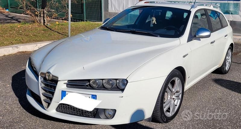 Bianco Usata 2012 Alfa Romeo 159 Station wagon | 4500 € - Immagine 1/4